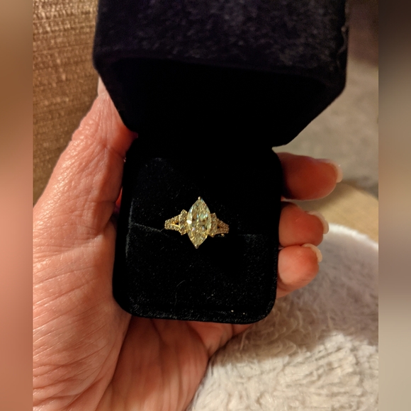 Candlelight Strontium Titanate and white zircon 18k yellow gold over silver ring - Picture 2 of 8